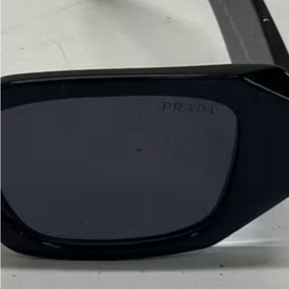 Prada sunglasses - Picture 2 of 11
